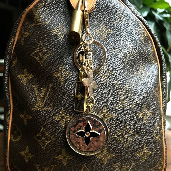 New RUSTIC CLOVER BAG CHARM, Brown Black and Gold Tone Charms - Picture 7 of 8